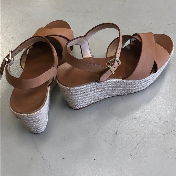 Women’s Chinese Laundry wedges - Picture 2 of 4